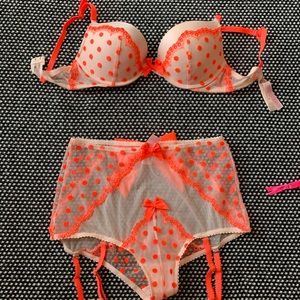 Victoria secrets set 32 C / S